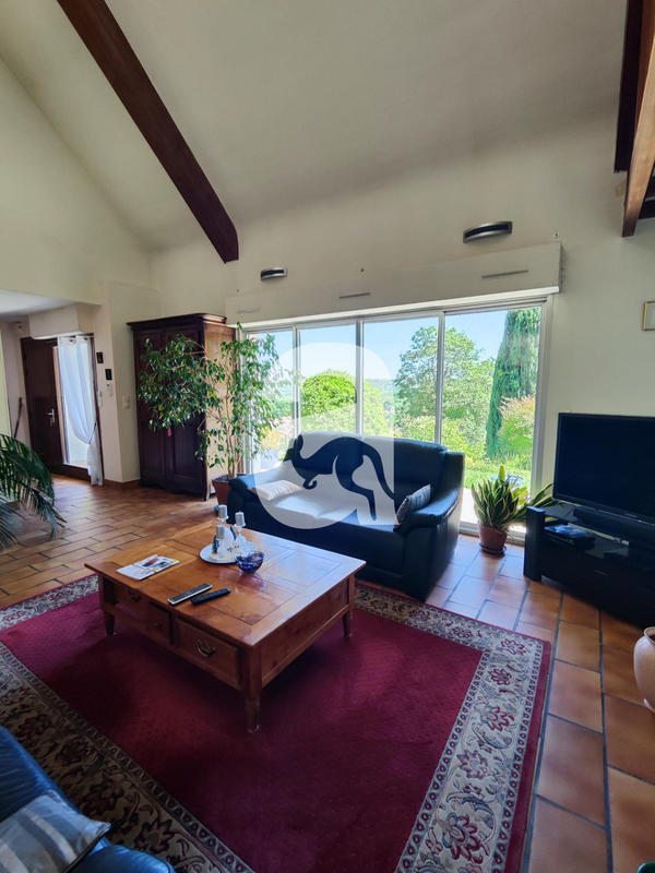 Maison traditionnelle - 147 m² - 6 pièces