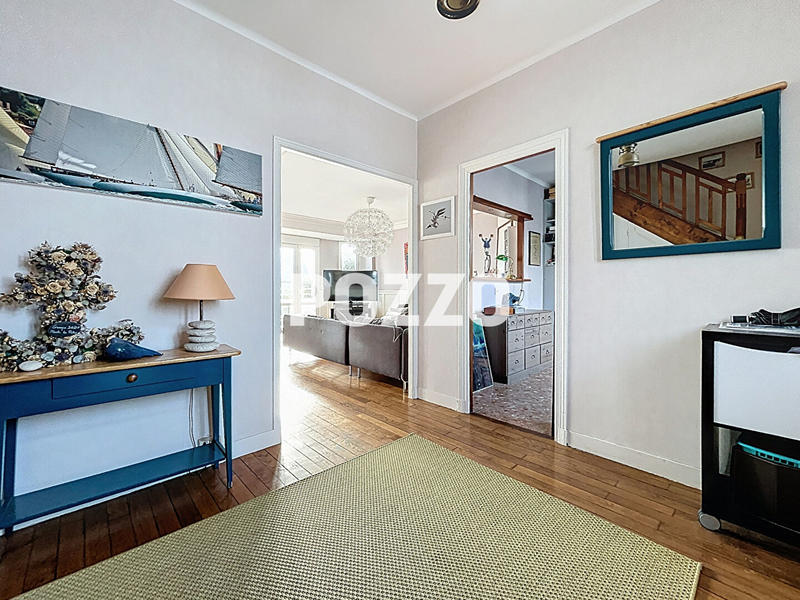 Maison - 240 m² - 9 pièces