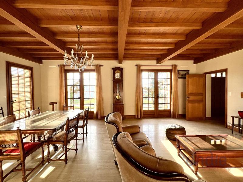 Maison - 158 m² - 6 pièces