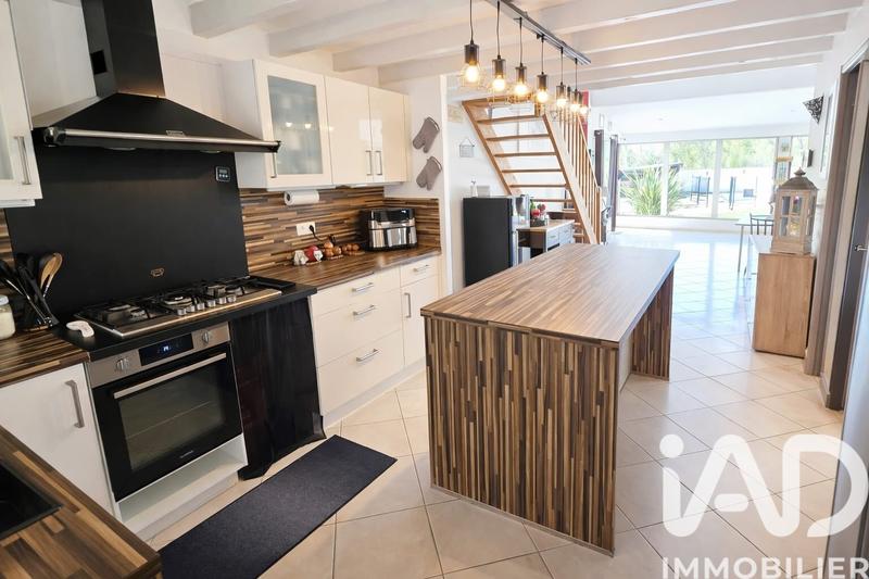 Maison - 187 m² - 8 pièces