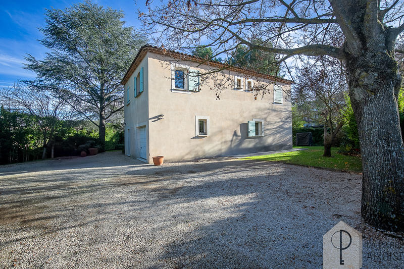 Villa - 216 m² - 6 pièces