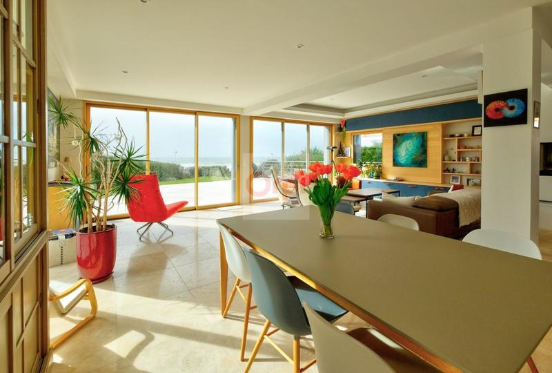 Maison d'architecte - 281 m² - 9 pièces