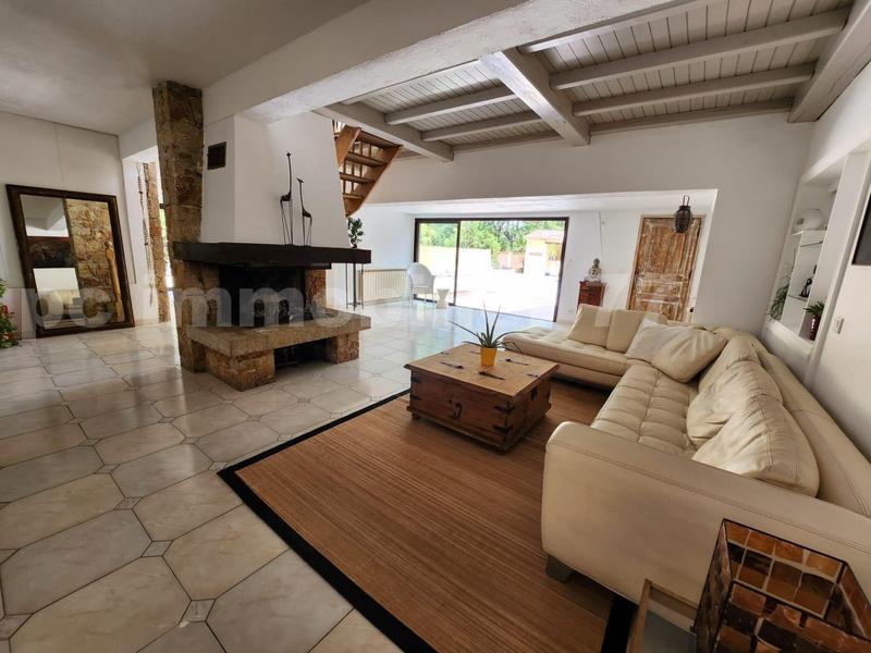 Villa - 271 m² - 8 pièces