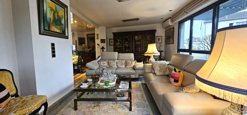 Maison - 226 m² - 7 pièces