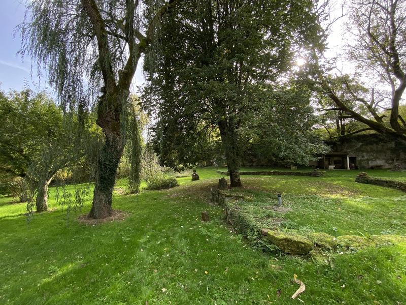 Propriété - 1 200 m² - 32 pièces