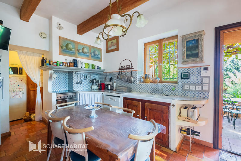 Maison - 254 m² - 8 pièces