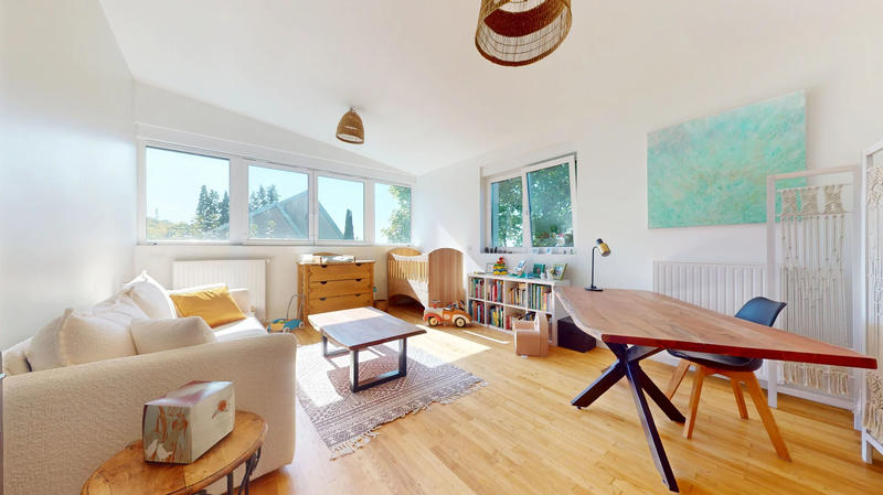 Maison - 210 m² - 7 pièces