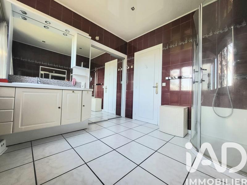 Maison - 237 m² - 7 pièces