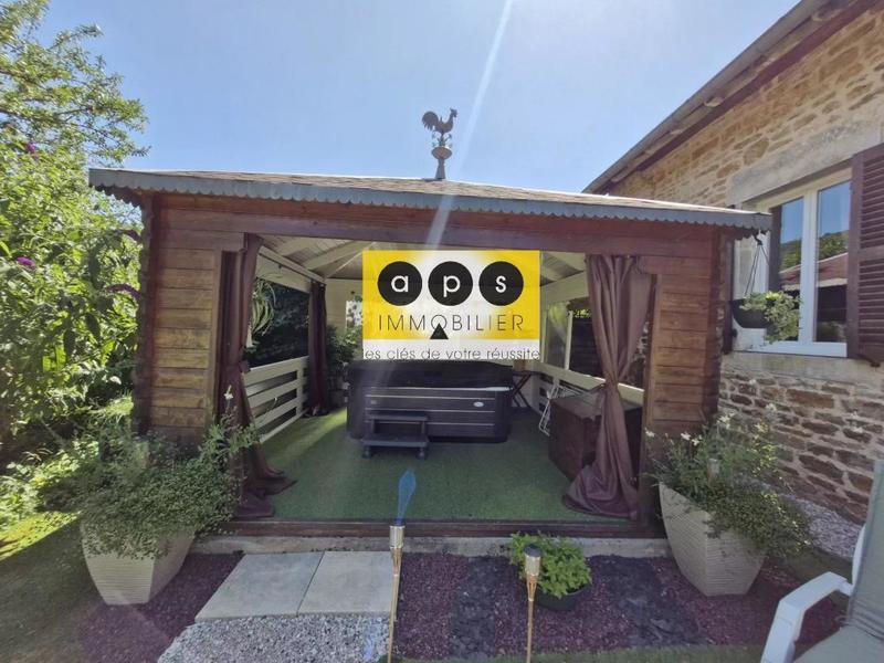 Maison de village - 335 m² - 10 pièces