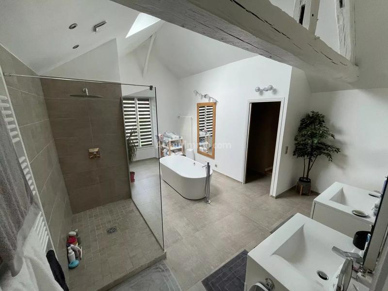 Maison - 204 m² - 8 pièces