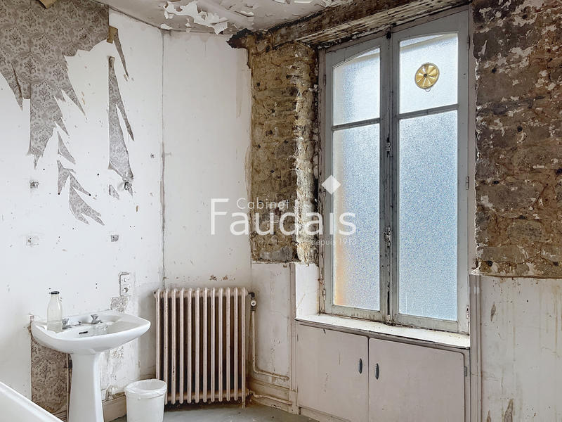 Maison - 243 m² - 8 pièces