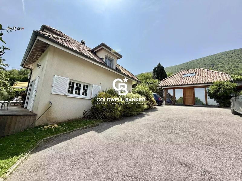 Maison - 312 m² - 6 pièces