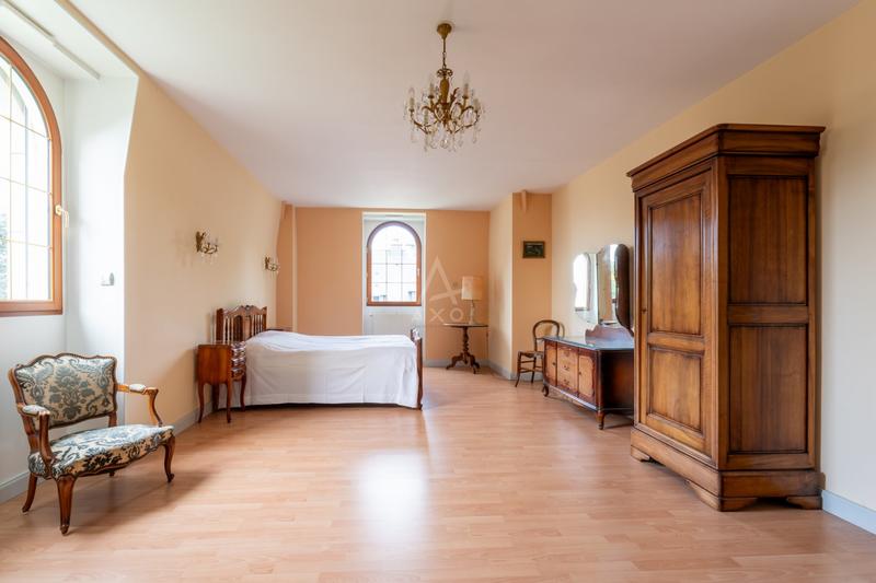 Maison - 244 m² - 5 pièces