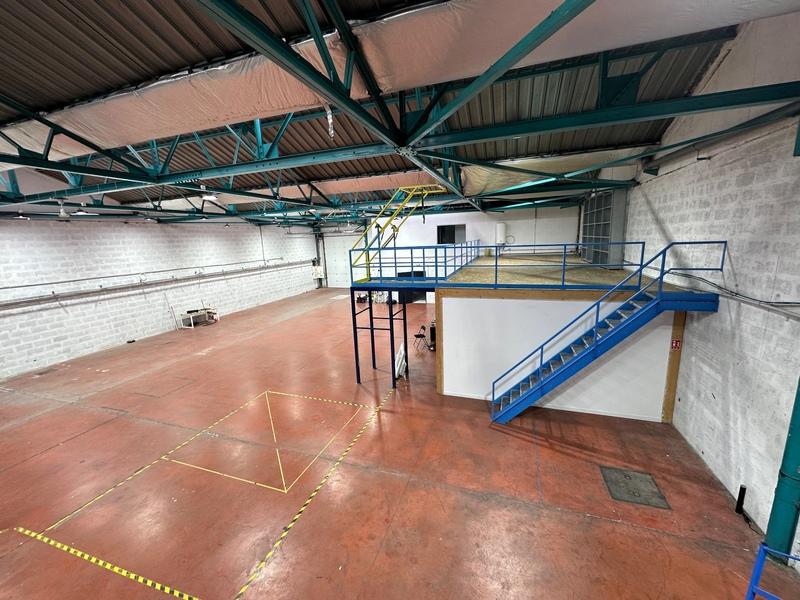 Entrepôt - 994 m² - 15 pièces