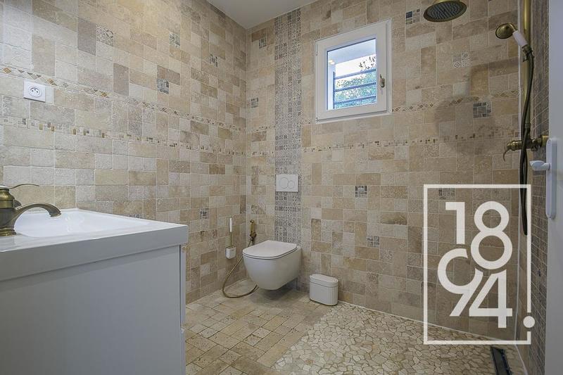 Maison - 280 m² - 7 pièces