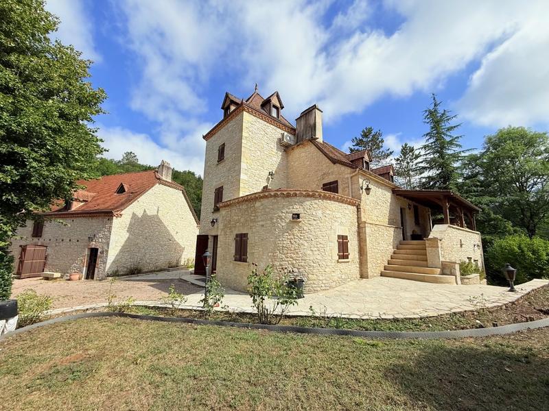 Maison - 406 m² - 16 pièces