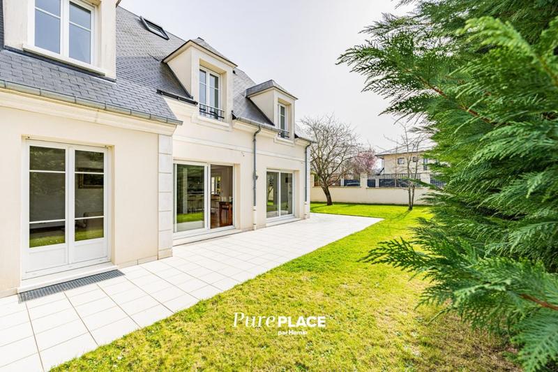 Maison - 205 m² - 8 pièces