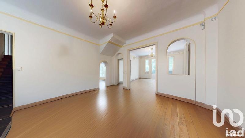 Maison - 211 m² - 7 pièces