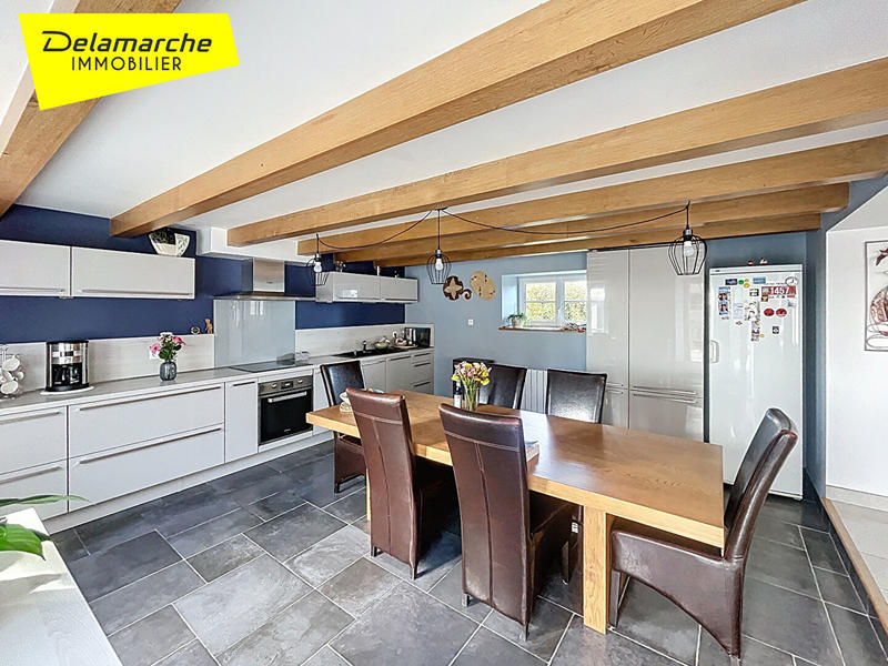 Maison - 233 m² - 7 pièces