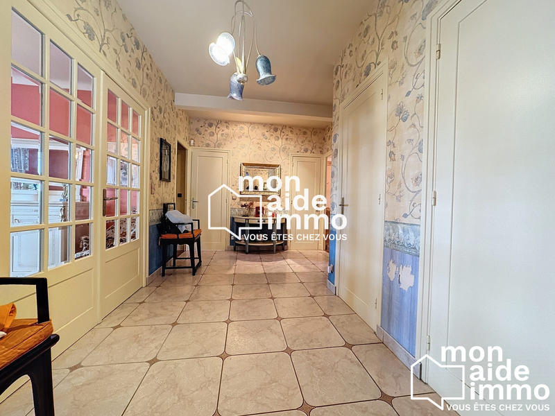 Maison - 300 m² - 15 pièces