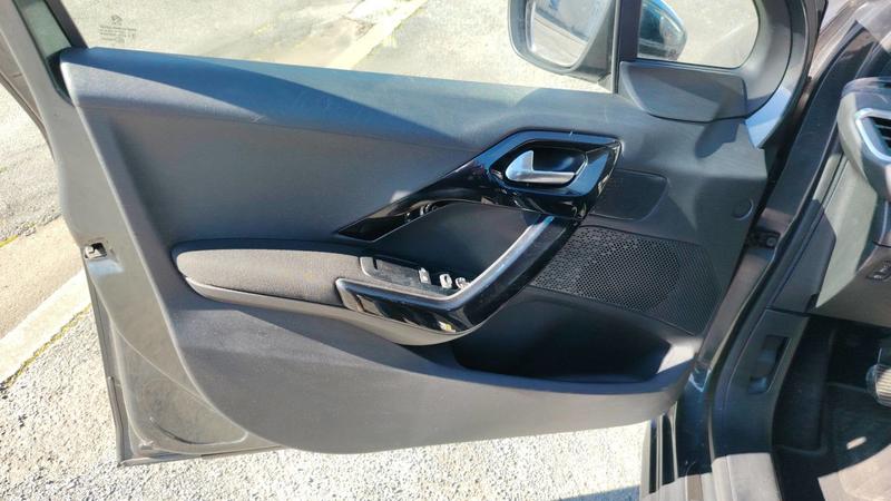 Peugeot 208 1.6 E-Hdi 92 Style - Première main