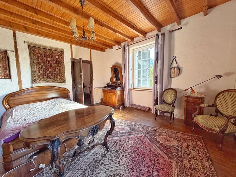 Maison - 335 m² - 8 pièces