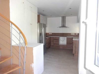 Maison - 99 m² - 6 pièces