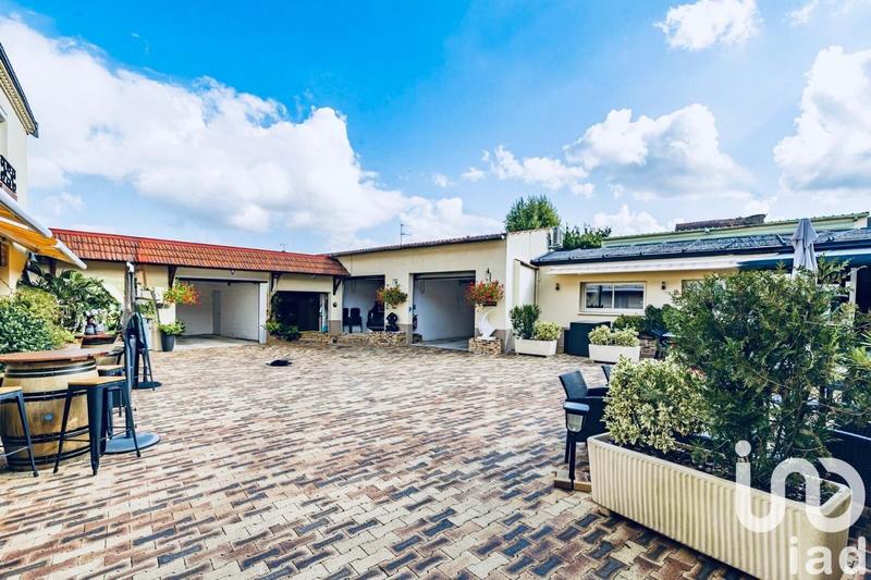 Maison - 469 m² - 12 pièces