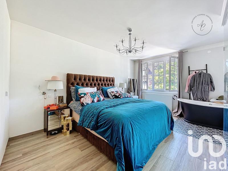 Maison - 225 m² - 7 pièces