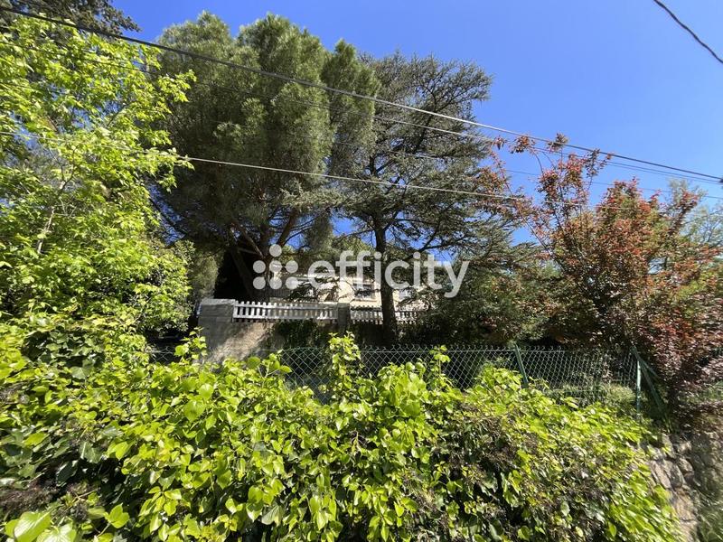 Maison - 215 m² - 11 pièces