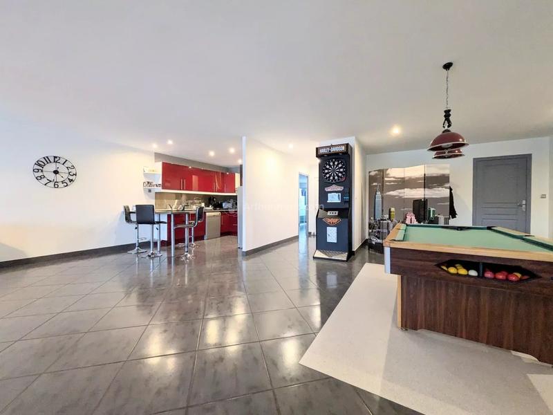 Maison - 205 m² - 5 pièces