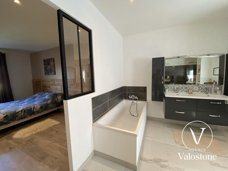 Maison - 198 m² - 6 pièces