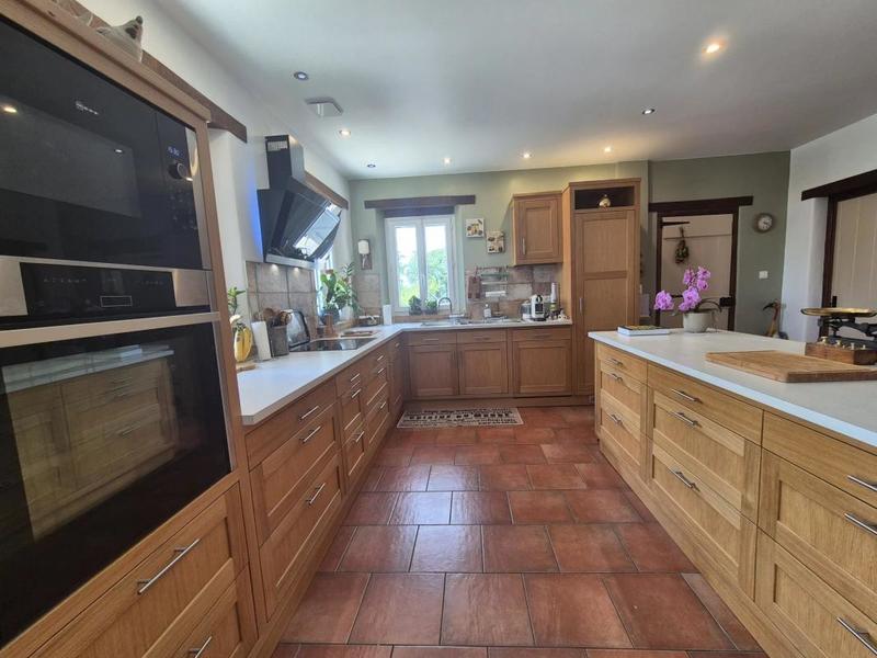 Maison - 292 m² - 8 pièces