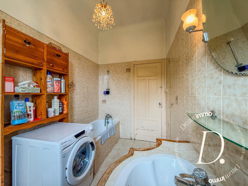 Maison - 204 m² - 8 pièces