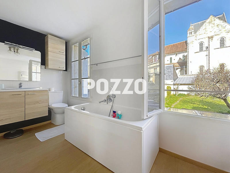 Maison - 298 m² - 12 pièces