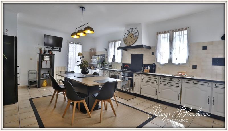 Maison - 250 m² - 9 pièces