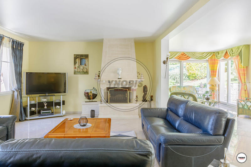 Maison - 236 m² - 9 pièces