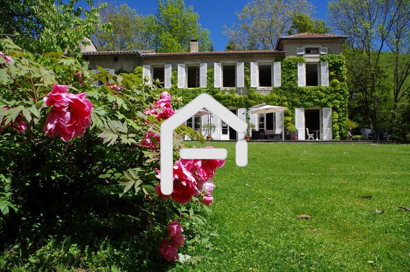 Maison de maîtres - 600 m² - 13 pièces