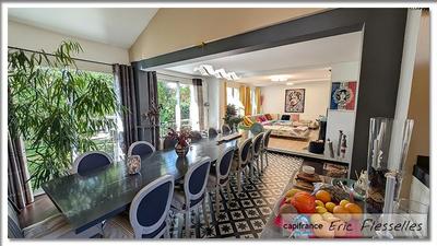 Maison - 208 m² - 9 pièces