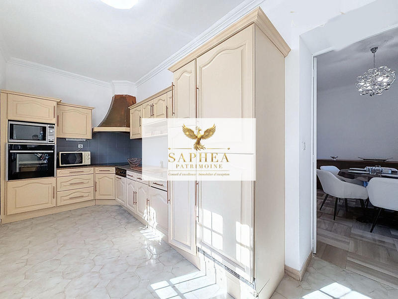 Maison - 330 m² - 10 pièces