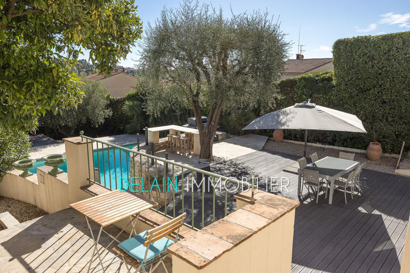 Maison - 220 m² - 5 pièces