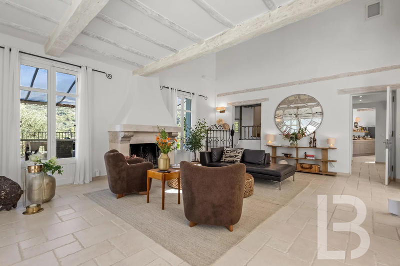 Maison - 451 m² - 15 pièces