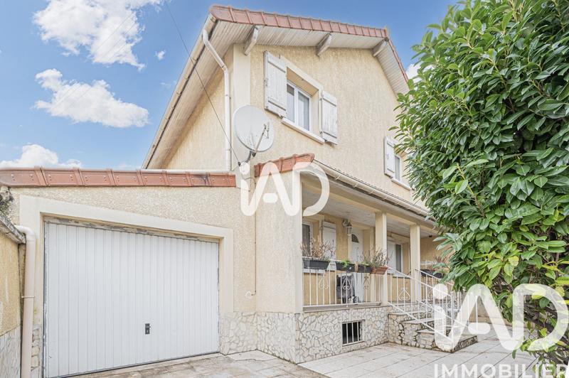 Maison - 99 m² - 5 pièces