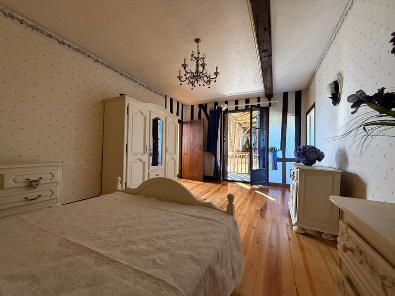 Maison - 250 m² - 5 pièces