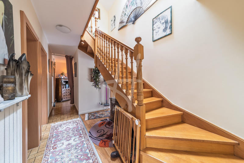 Maison - 300 m² - 6 pièces