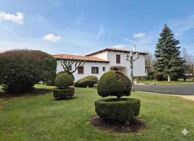 Propriété - 600 m² - 11 pièces