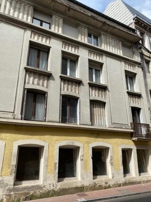 Local commercial - 1 300 m² - 50 pièces