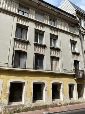 Local commercial - 1 300 m² - 50 pièces