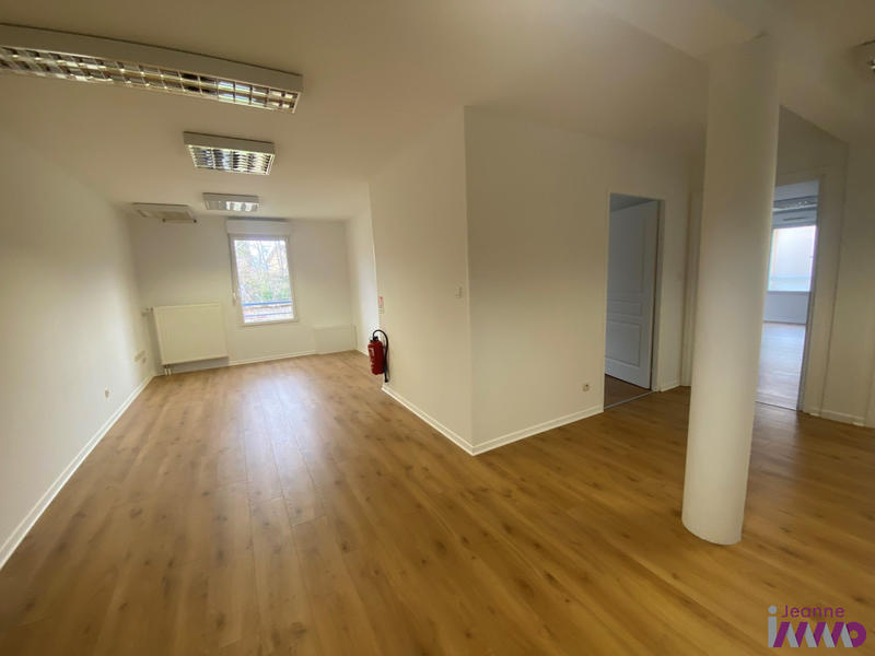 Local d'activités - 128 m² - 6 pièces