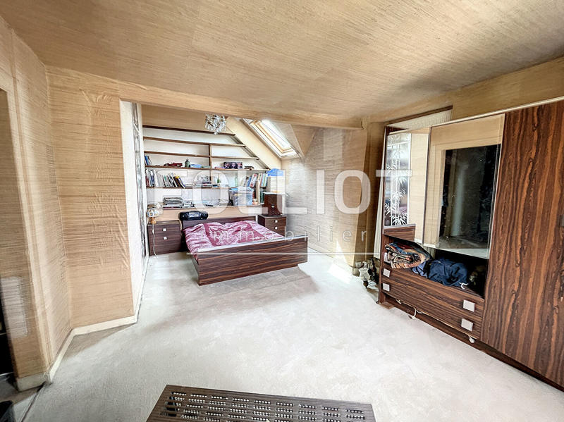 Maison - 230 m² - 10 pièces